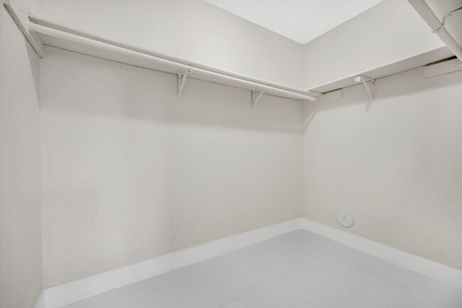 Building Photo - Cozy 2/1 Home in Sunrise!