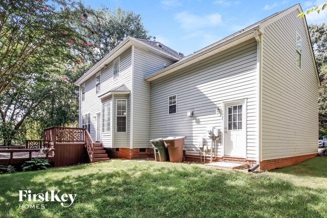 Building Photo - 501 Willowview Dr