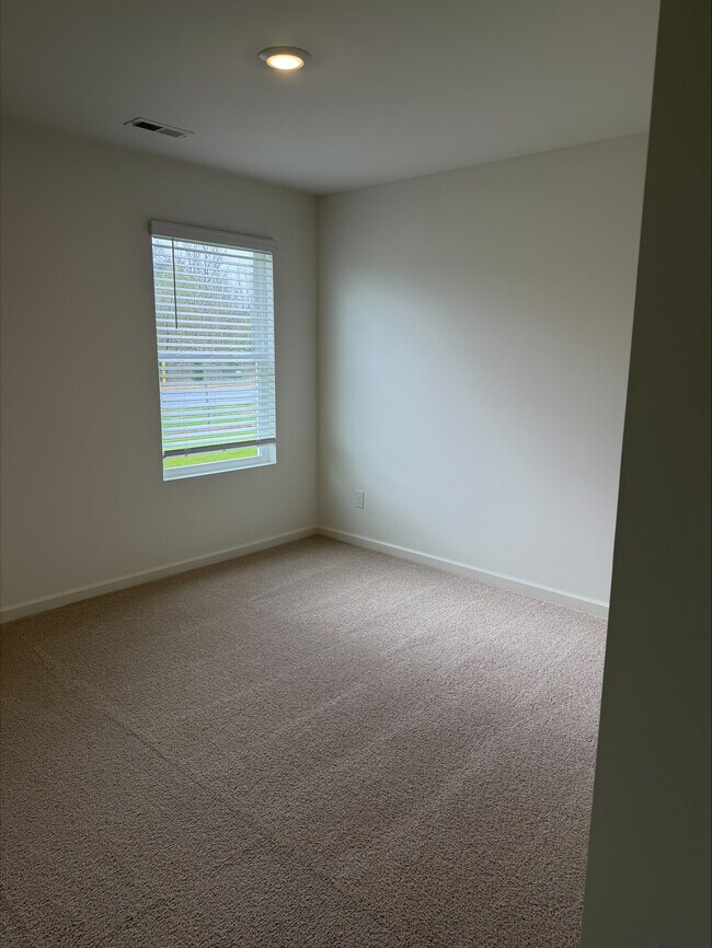 Building Photo - 1140 Waverley Ln