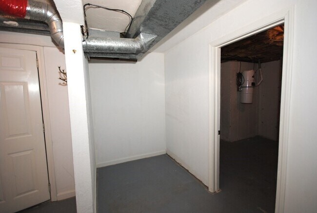 Building Photo - 240 Heritage Dr