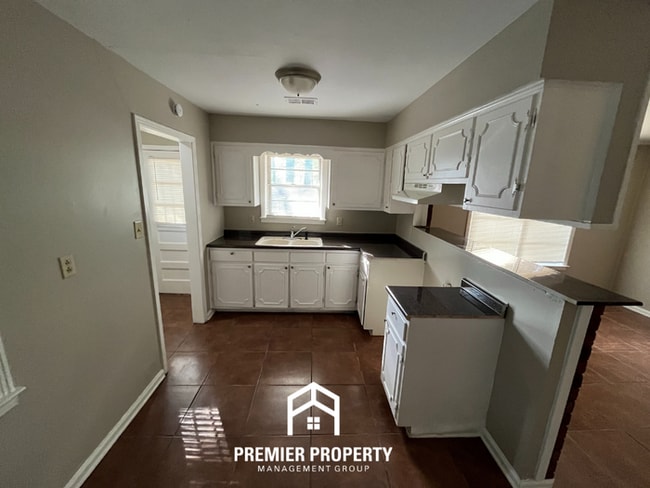 Building Photo - 5435 Whitworth Rd