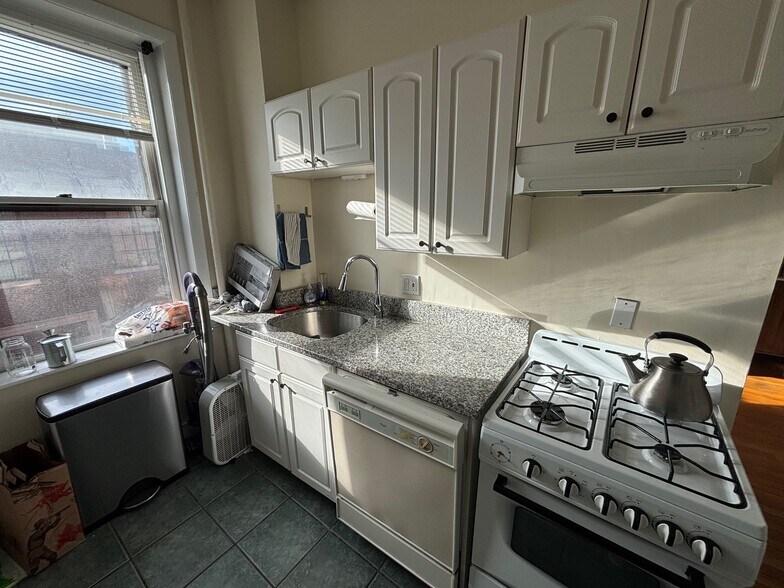 Building Photo - 19 Irving St