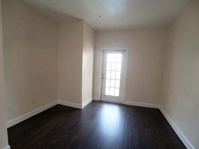 Building Photo - FOR RENT!!!  Beautiful Pool View Wood Floors Condo @ Park North Downtown Orlando!