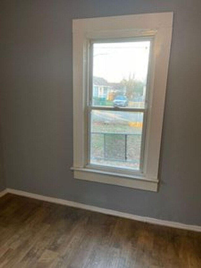 Building Photo - 3 bed 1 bath house in Richmond