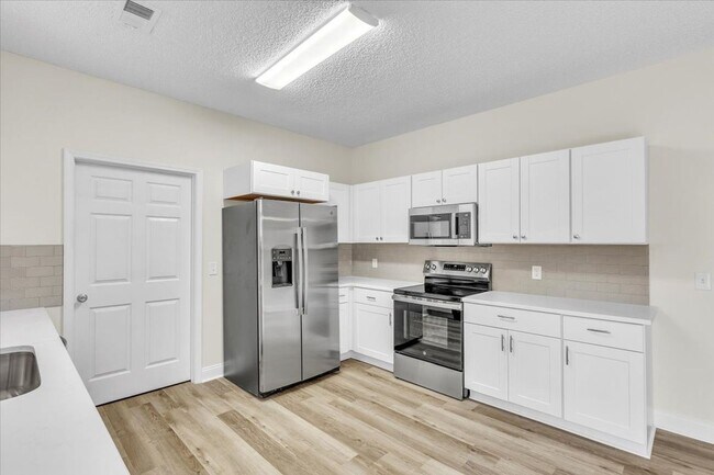 Building Photo - 3 Bed/2 Bath Home within Walking Distance to Richmond Hill Schools