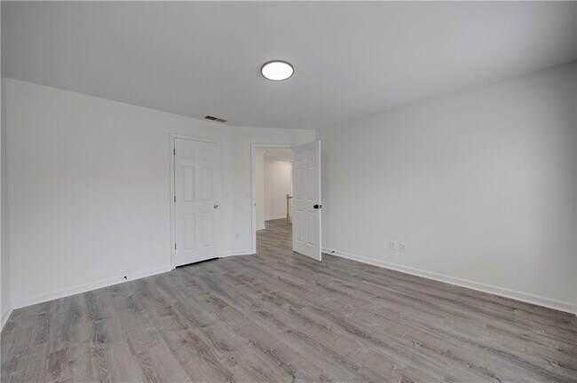 Building Photo - 5795 Dovnick Dr SW