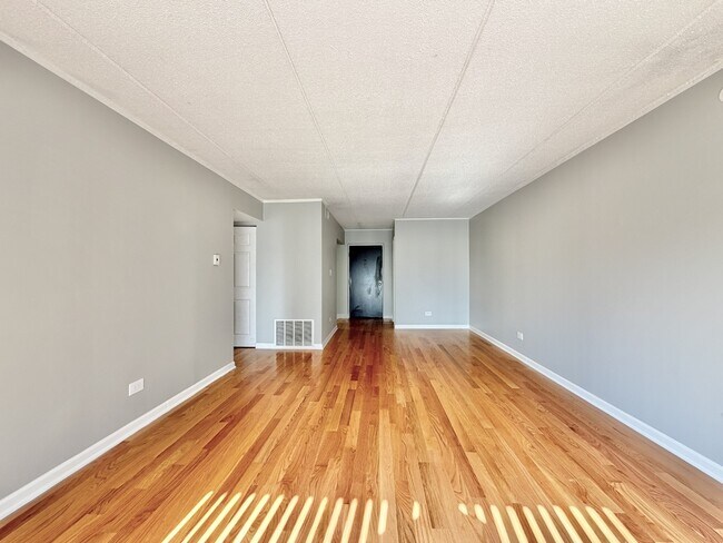 Building Photo - 25-525 N Quentin Rd