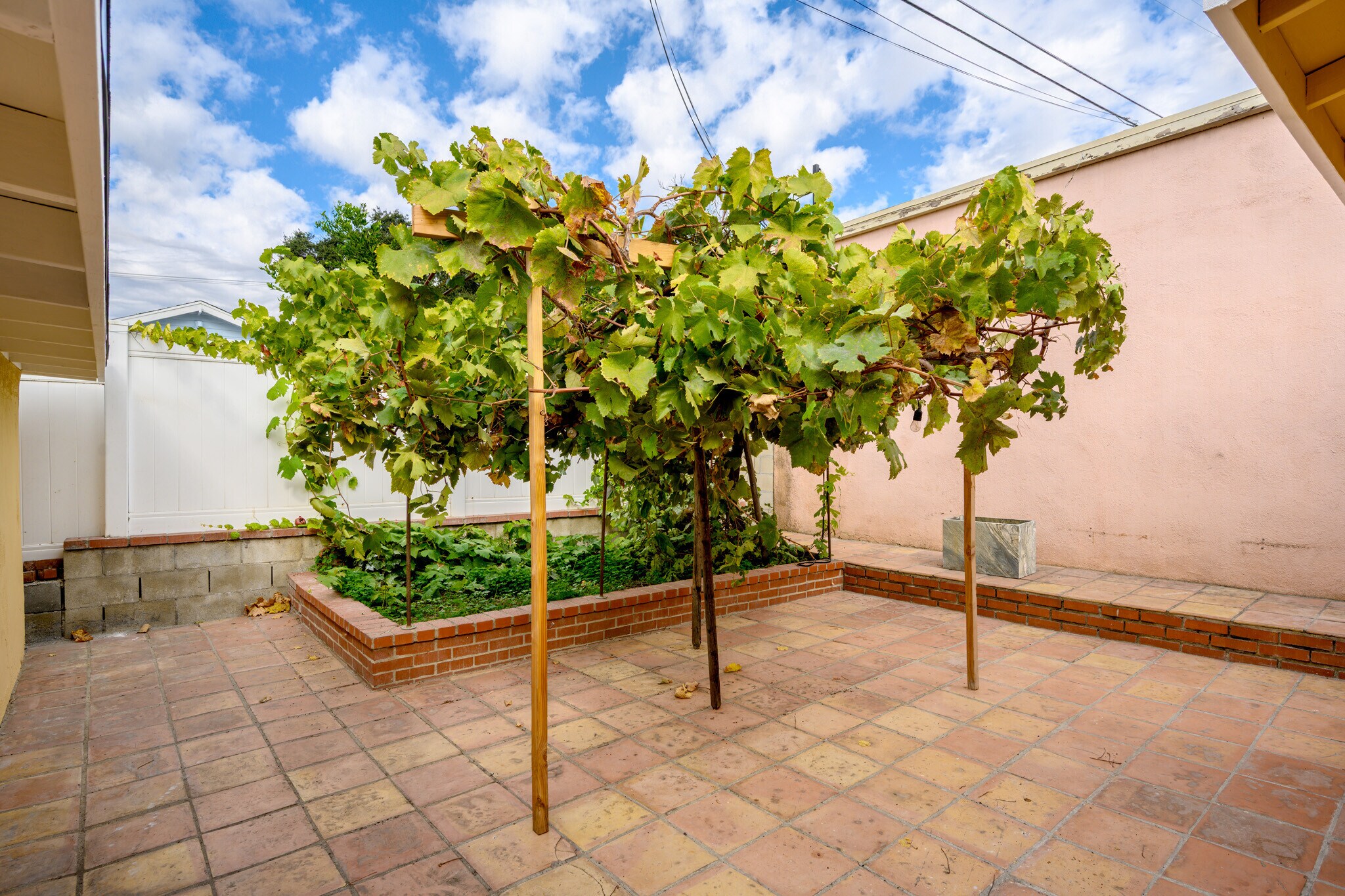 Building Photo - 6923 Foothill Blvd