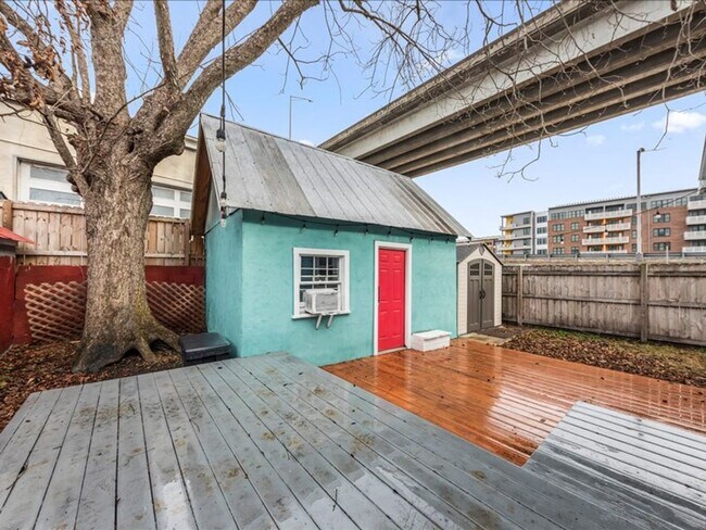 Building Photo - 2 Bedroom, 2 Bath Home with ADU Downtown Charleston!