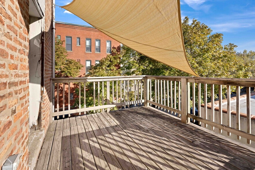 Building Photo - 2601 W North Ave