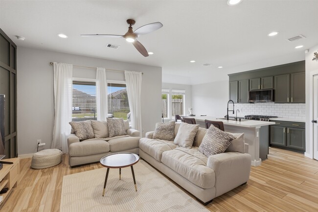 Building Photo - 710 Desert Pea Ln