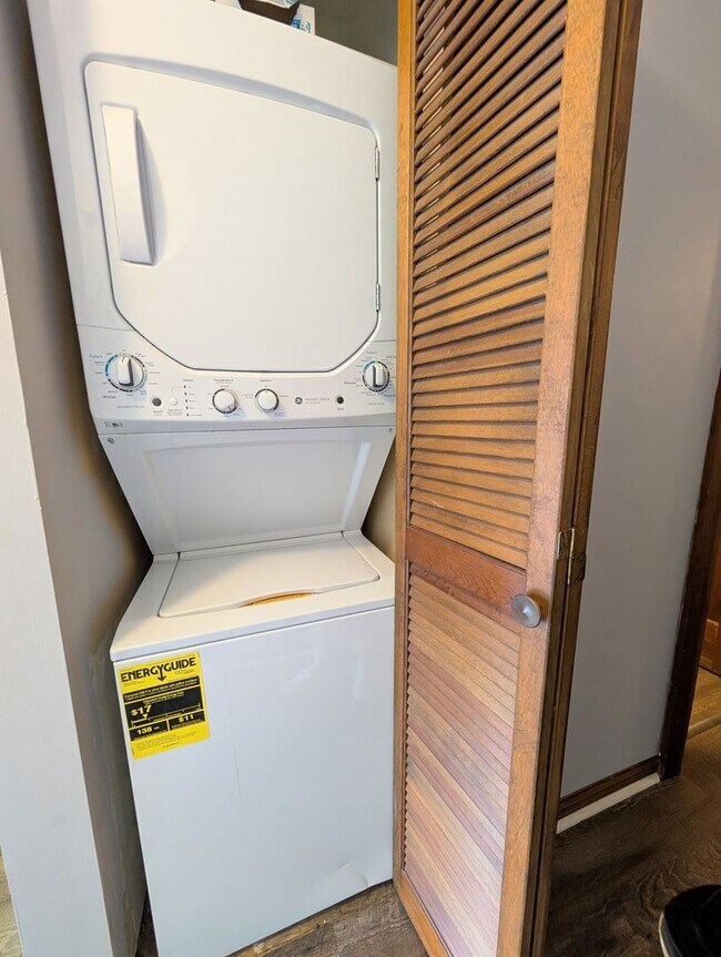 Building Photo - Long Term Rental, Walking Distance to Myrtle Beach!