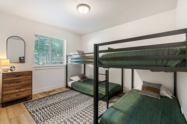 Building Photo - 44 S Sugar Ave