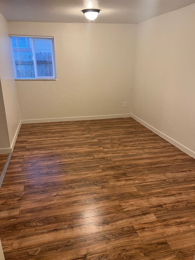 Building Photo - 3BED 2.5BATH HOME NEAR DOWNTOWN