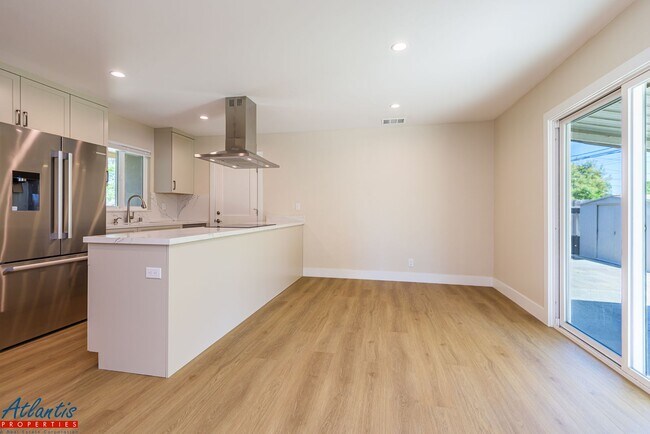 Building Photo - Gorgeous & Remodeled Home