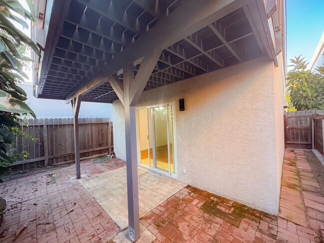 Building Photo - Beautiful 3 Beds 2 Baths Townhome in  Hermosa Beach