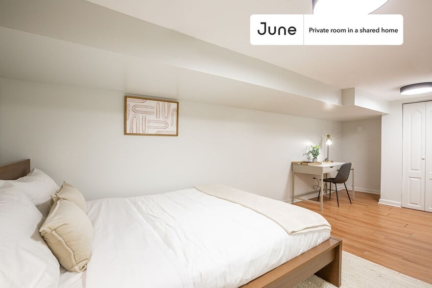 Building Photo - Room in Shared 5 bed/2 bath home