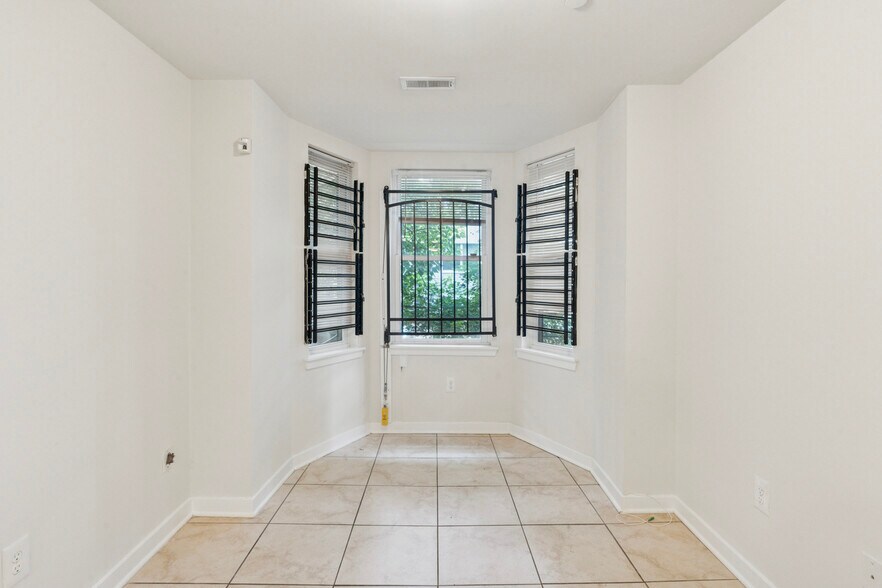 Building Photo - 1740 N Sydenham St