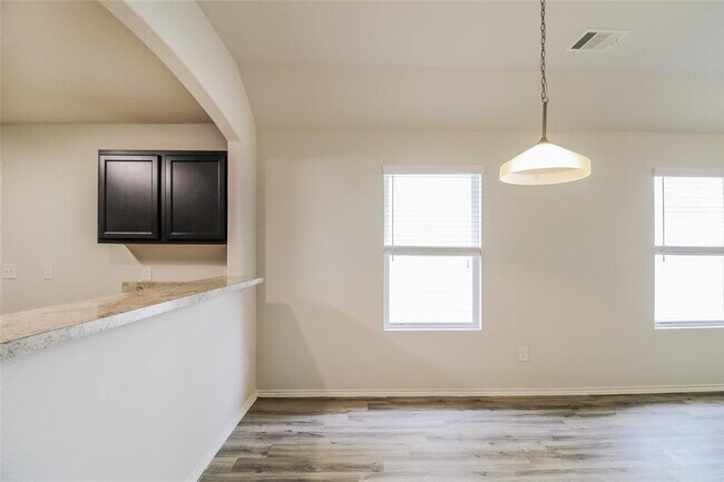 Building Photo - 22350 Porter Mountain Trl
