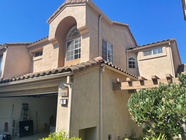 Building Photo - 6 Alcoba