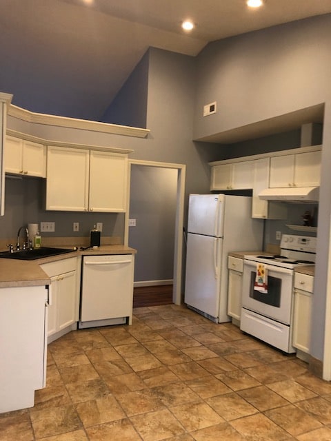 Building Photo - 905 Lowry Ct