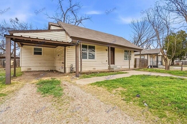 Building Photo - 508 W Lone Star Ave