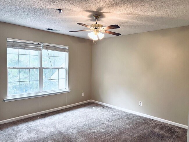 Building Photo - 224 Cottonwood Creek Cir