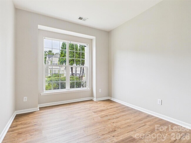 Building Photo - 2204 Arbor Vista Dr