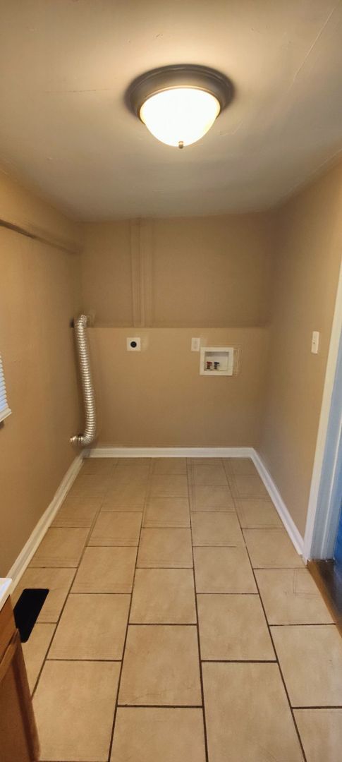 Building Photo - 1520 Lawn Ave