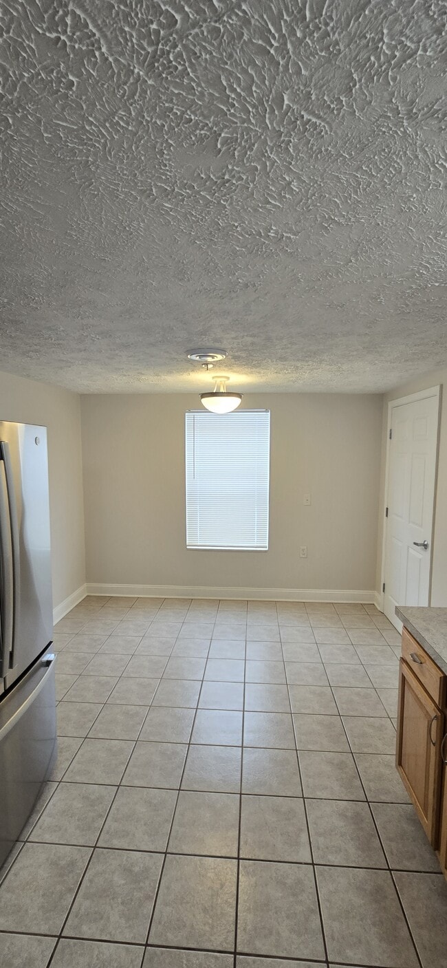 Building Photo - 6026 E Fieldstone Hills Dr