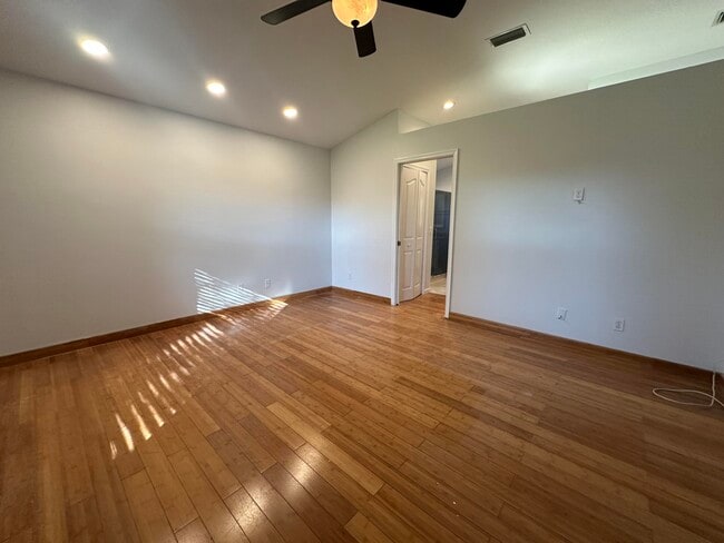 Building Photo - 1374 SE Concha St