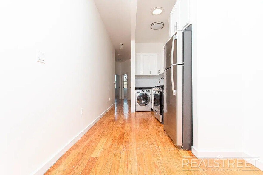 Building Photo - Troutman Street