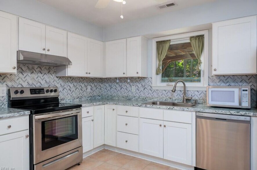 Building Photo - 1307 Eaglewood Dr