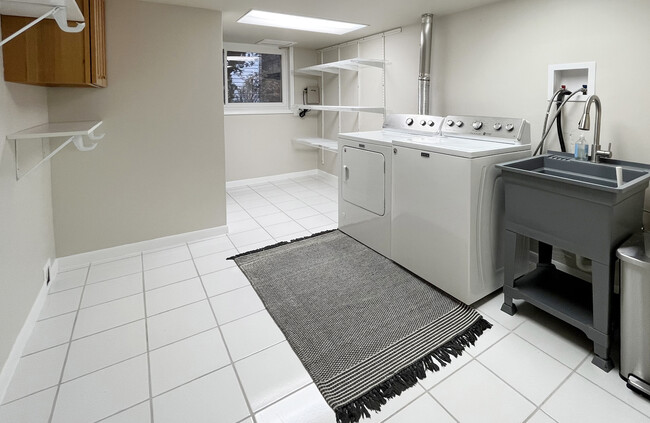 Building Photo - 2020 N Kennicott Dr
