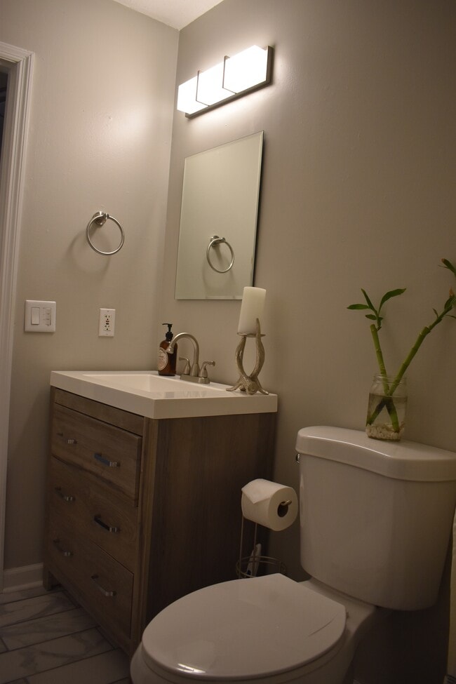 Building Photo - 610 River Rouge Dr, Unit A