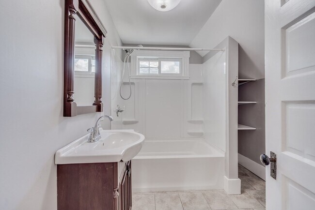 Building Photo - 1 Hickory Hill Dr