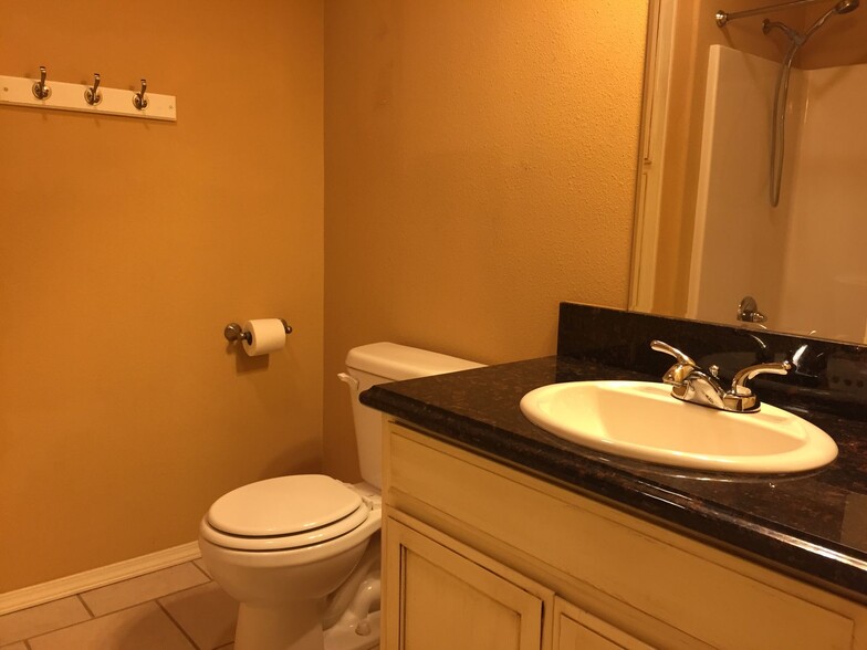 2 Full baths - 510 Kim St