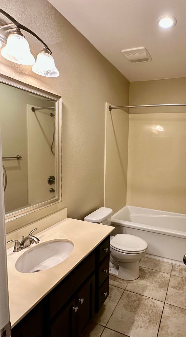 Building Photo - 2487 N Mountainside Dr