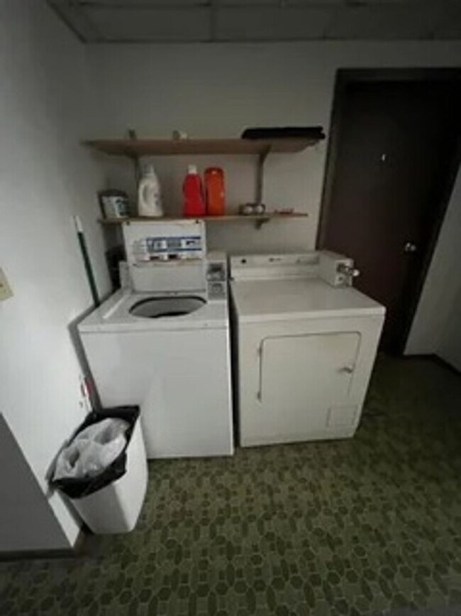 Primary Photo - 102 Rob Roy Ln
