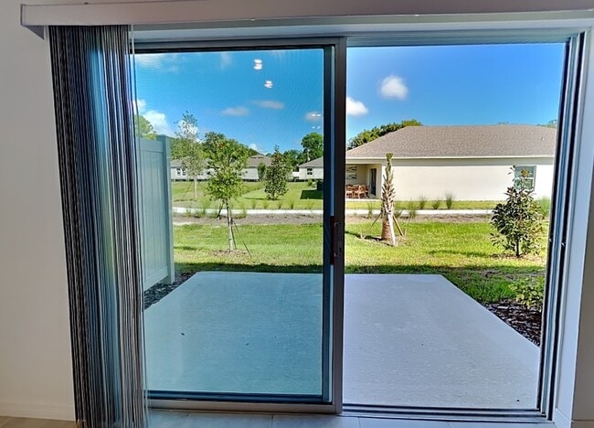 Building Photo - 215 Riverfront Wy