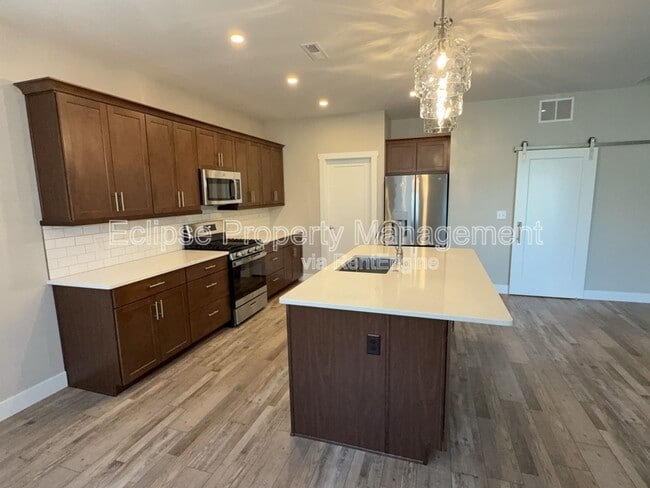 Building Photo - 679 Eadin Ln