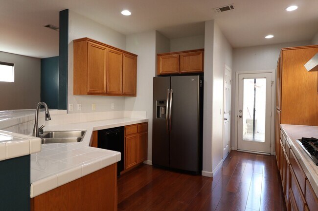 Building Photo - Four Bedroom in Arborwalk