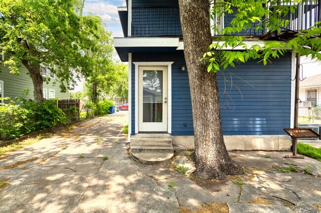 Building Photo - 1336 W Ridgewood Ct