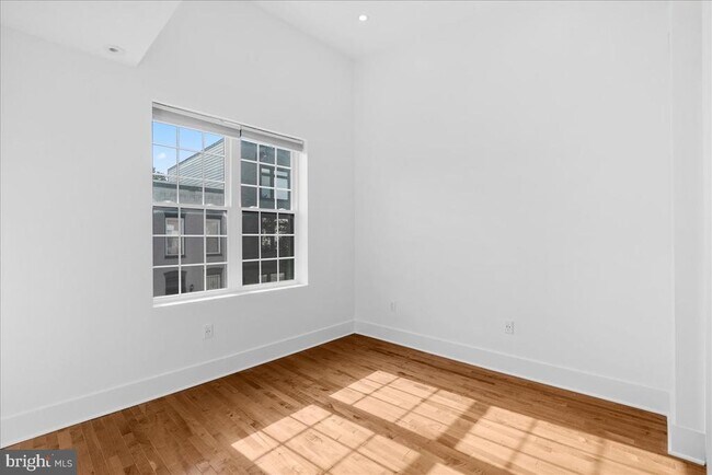 Building Photo - 1222 Wylie St NE