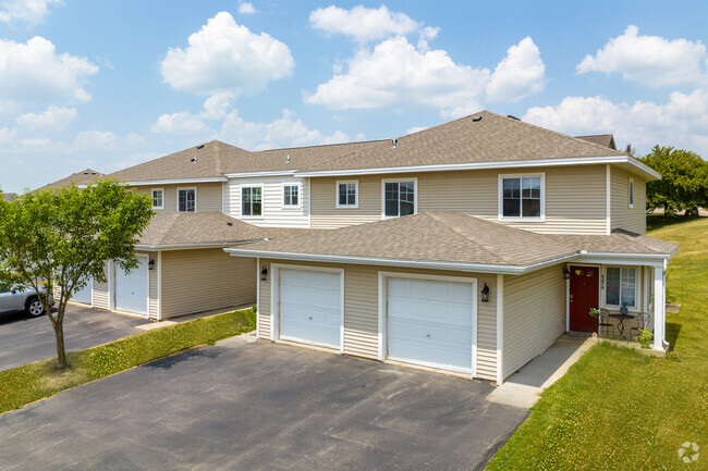 Building Photo - Dakota Townhomes