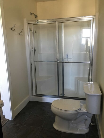 Master Bath - 1711 Lone Pine Dr
