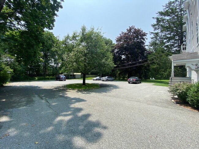 Building Photo - 141 Narragansett Ave