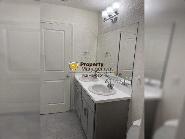 Building Photo - "Charming 3-Bed Haven with Granite Elegance in Merced!"