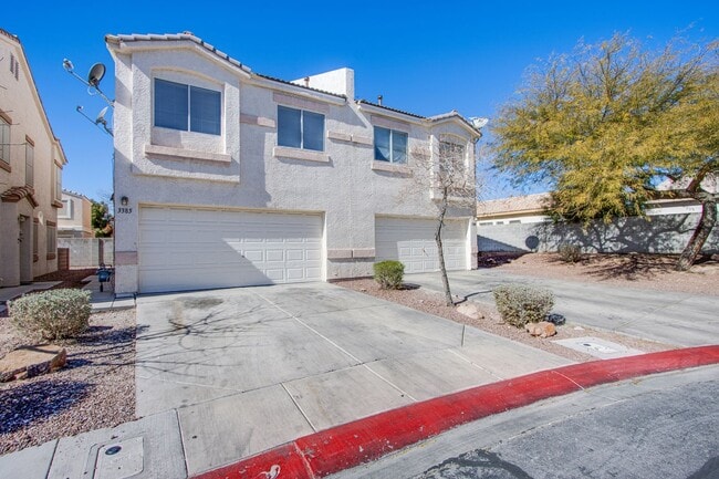 Building Photo - Lovely 4 bedroom 2.5 bath townhome in North Las Vegas gated community with a pool!