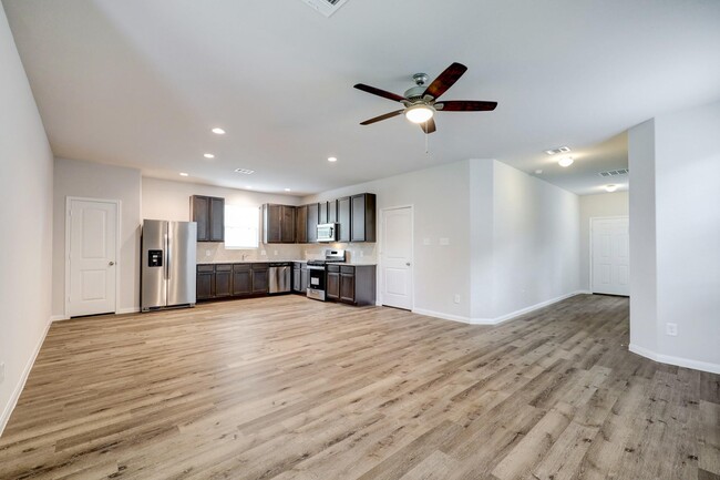 Building Photo - 934 Grand Emperor DR